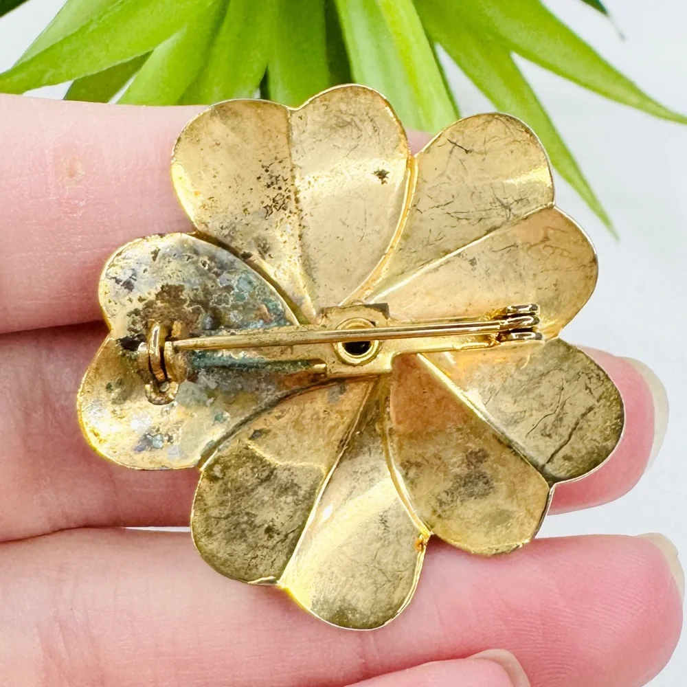 Vintage 60s Retro Nephrite Jade Center Clover Petal Textured Flower Brooch